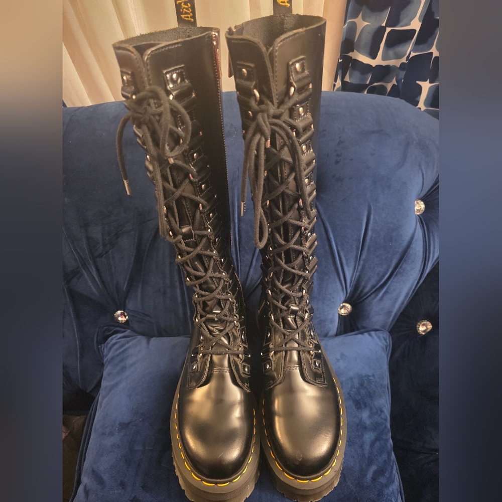 Dr. Martens 1B60 Britain XL leather knee-high platform boots. Size 7 - Picture 9 of 14